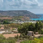 Stunning Villa With Jacuzzi & Beautiful Views By 360 Estates