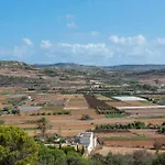 Stunning Villa With Jacuzzi & Beautiful Views By 360 Estates
