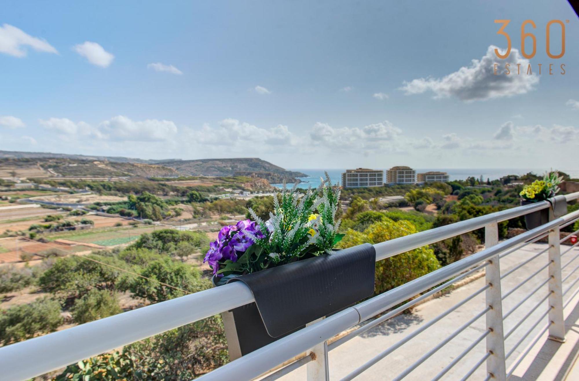 Stunning With Jacuzzi & Beautiful Views By 360 Estates Villa Mellieha
